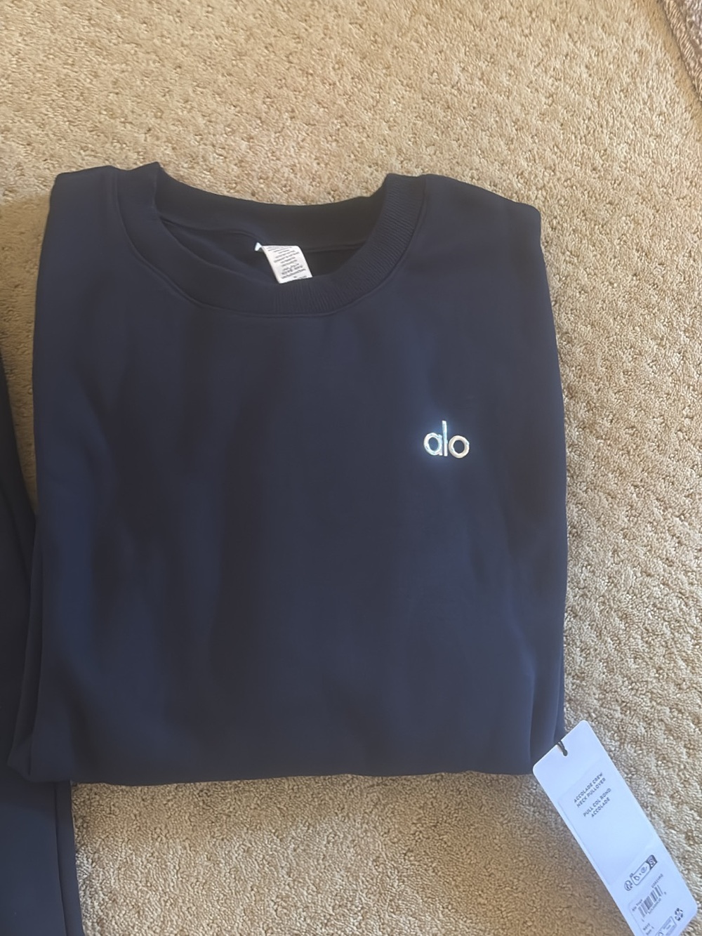 Alo Navy Sweatshirt & Jogger Set Read Description - Picture 2 of 3